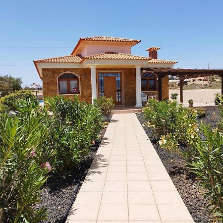 Villa Casa Del Sol 3 Bedroom Villa With Private Solar Covered 12M X 6M Pool Minimum Stay 7 Nights Chromecast And Wifi Throughout The Property Triquivijate Exteriér fotografie