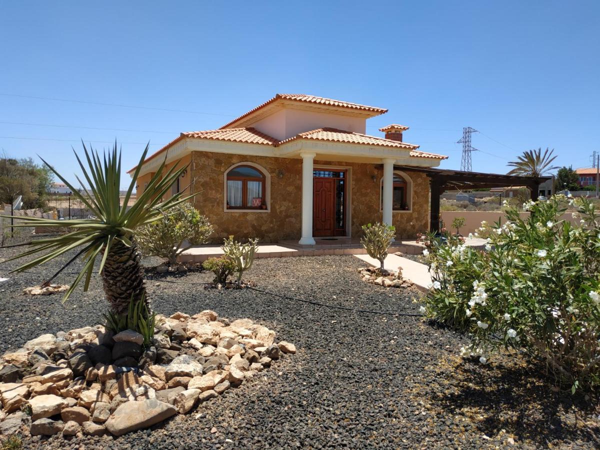 Villa Casa Del Sol 3 Bedroom Villa With Private Solar Covered 12M X 6M Pool Minimum Stay 7 Nights Chromecast And Wifi Throughout The Property Triquivijate Exteriér fotografie