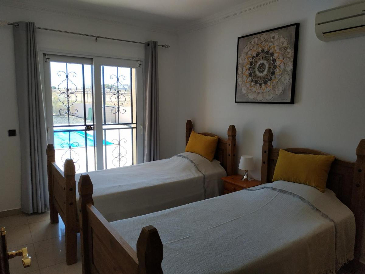 Villa Casa Del Sol 3 Bedroom Villa With Private Solar Covered 12M X 6M Pool Minimum Stay 7 Nights Chromecast And Wifi Throughout The Property Triquivijate Exteriér fotografie