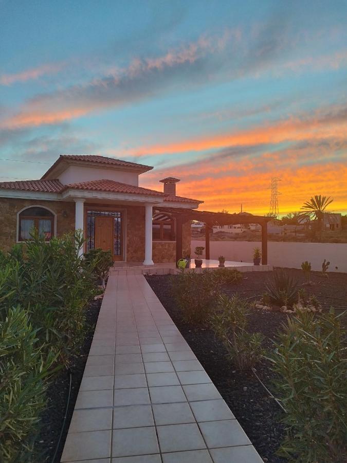 Villa Casa Del Sol 3 Bedroom Villa With Private Solar Covered 12M X 6M Pool Minimum Stay 7 Nights Chromecast And Wifi Throughout The Property Triquivijate Exteriér fotografie