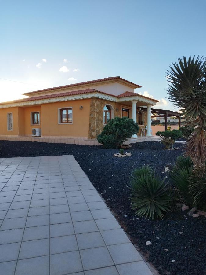 Villa Casa Del Sol 3 Bedroom Villa With Private Solar Covered 12M X 6M Pool Minimum Stay 7 Nights Chromecast And Wifi Throughout The Property Triquivijate Exteriér fotografie